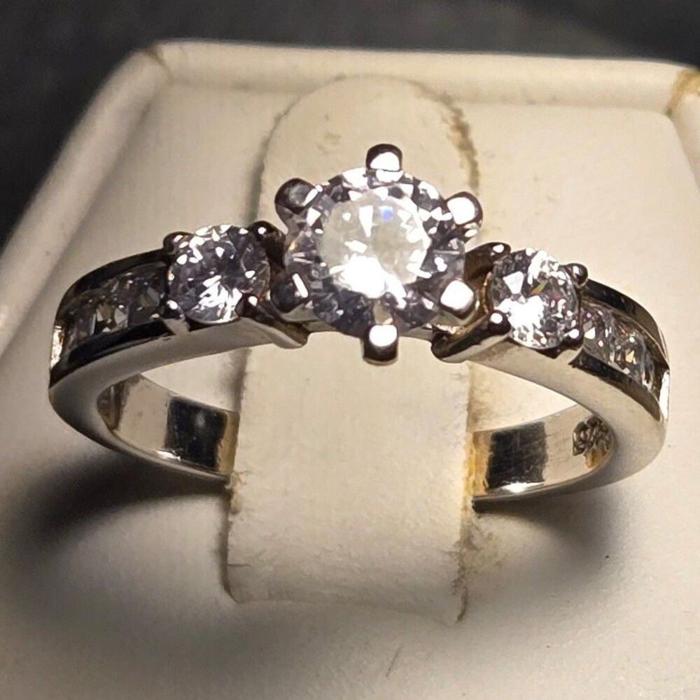 Sparkly Vintage Sterling Silver Ring Sz 8